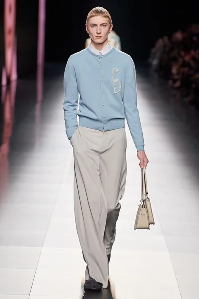 Look 13